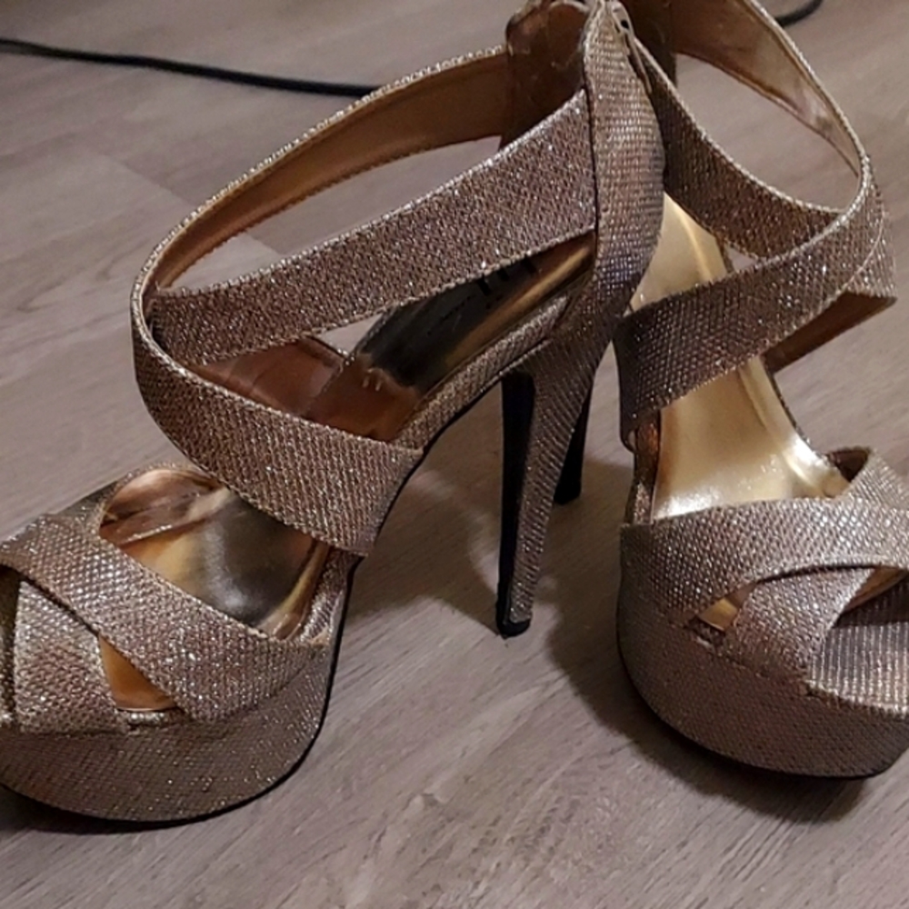 Shi by Journeys Gold sparkle stilettos